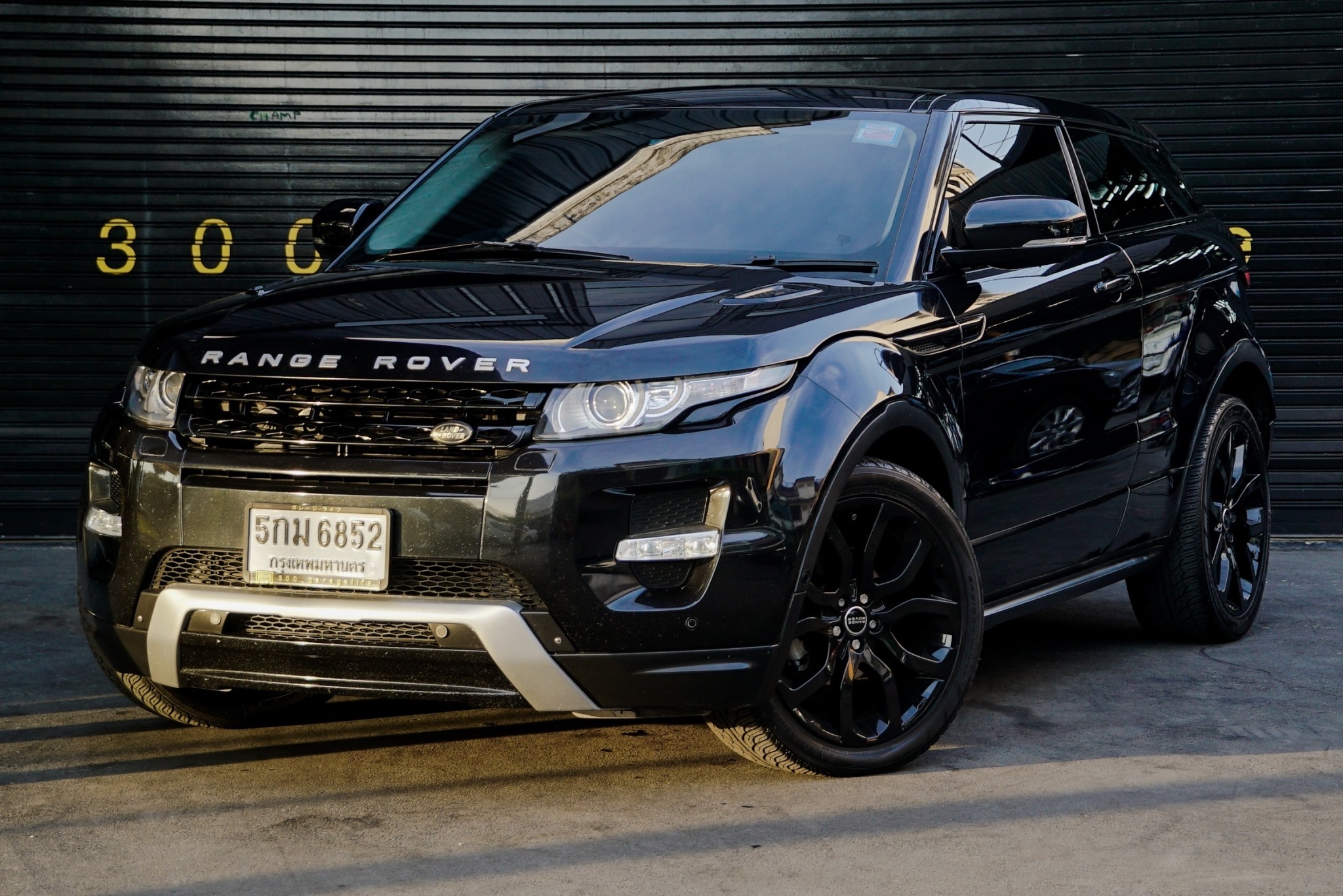 Land Rover Range Rover ปี 2011 สีดำ