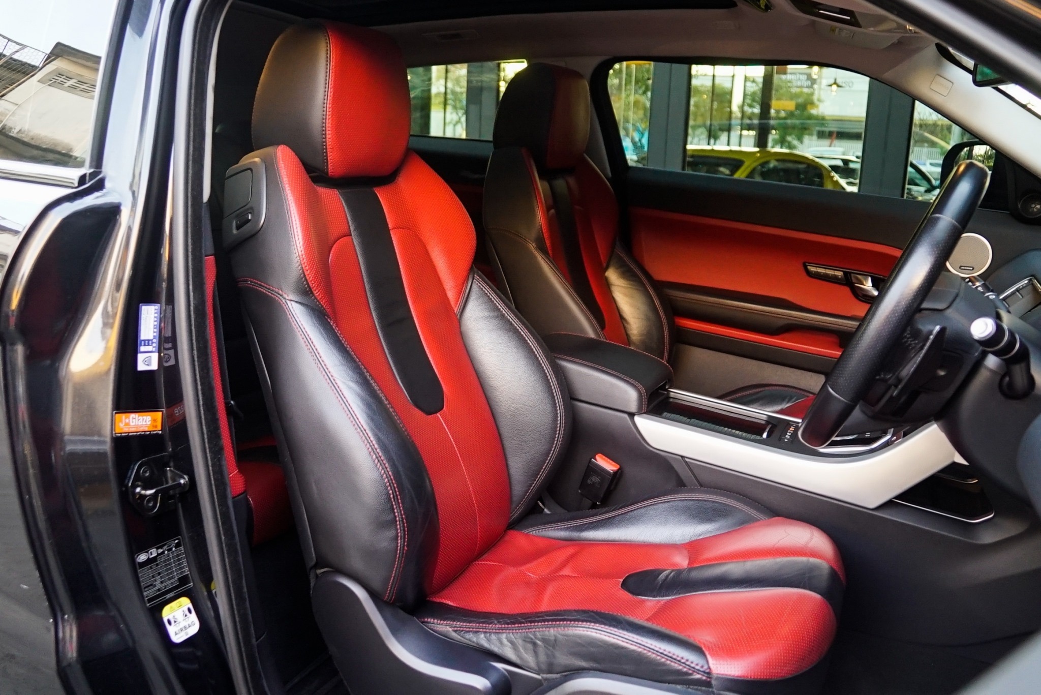 Land Rover Range Rover ปี 2011 สีดำ (รูปที่ 10)