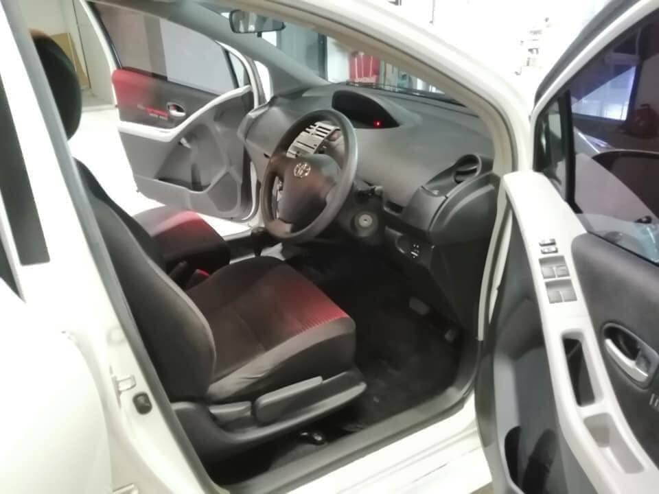 Toyota Yaris ปี 2008 สีขาว (รูปที่ 6)