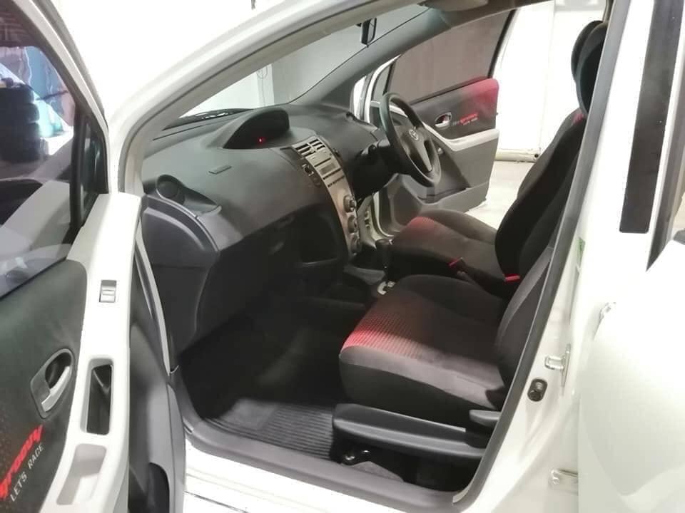 Toyota Yaris ปี 2008 สีขาว (รูปที่ 5)