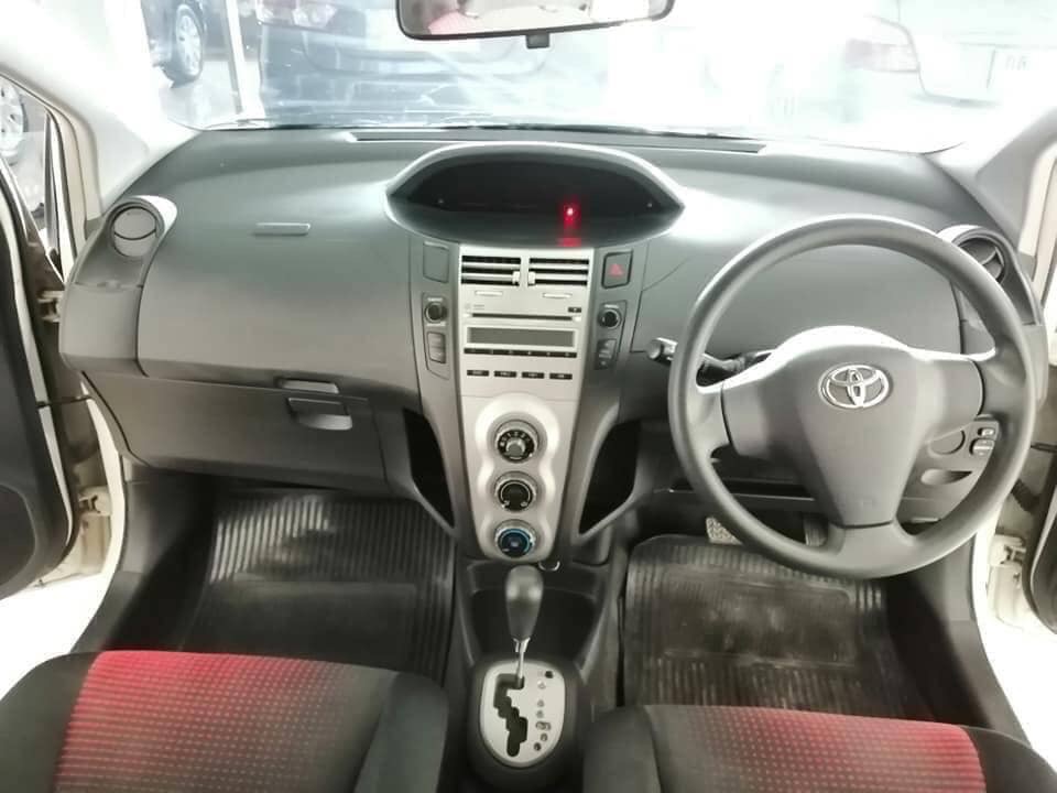 Toyota Yaris ปี 2008 สีขาว (รูปที่ 7)