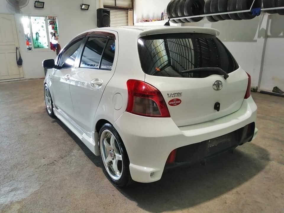 Toyota Yaris ปี 2008 สีขาว (รูปที่ 4)