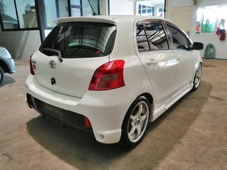 Toyota Yaris ปี 2008 สีขาว (รูปที่ 3)