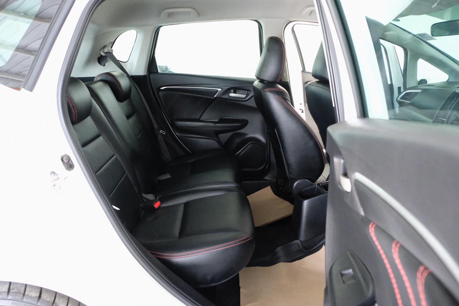Honda Jazz GK ปี 2018 สีขาว (รูปที่ 11)