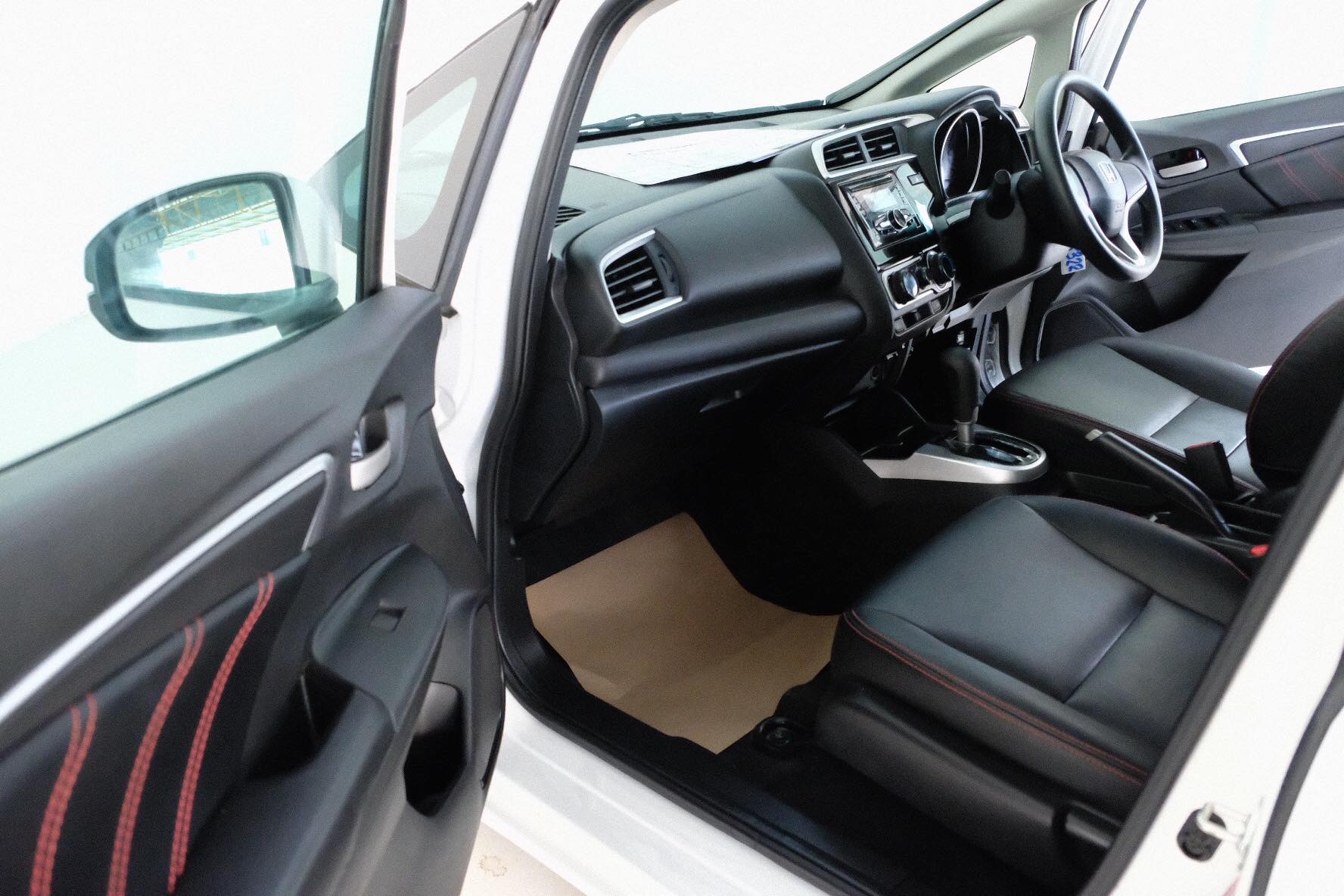 Honda Jazz GK ปี 2018 สีขาว (รูปที่ 10)