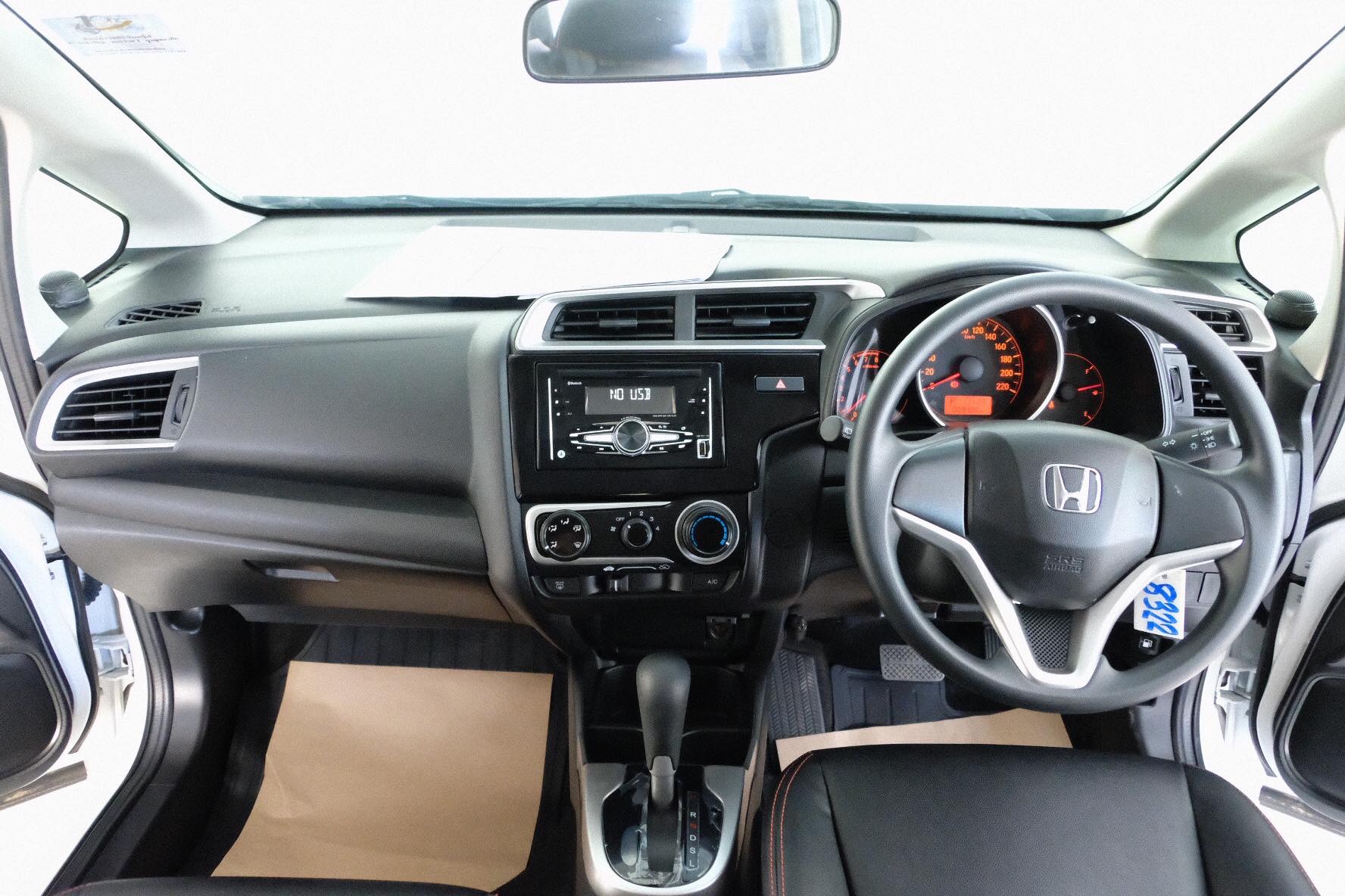Honda Jazz GK ปี 2018 สีขาว (รูปที่ 9)