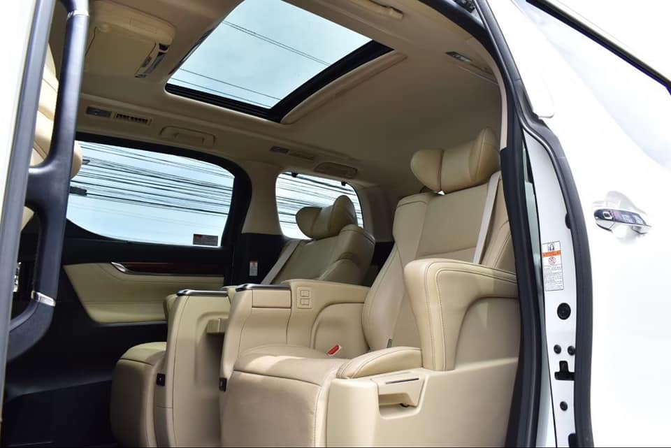 Toyota Alphard ปี 2016 สีขาว (รูปที่ 6)