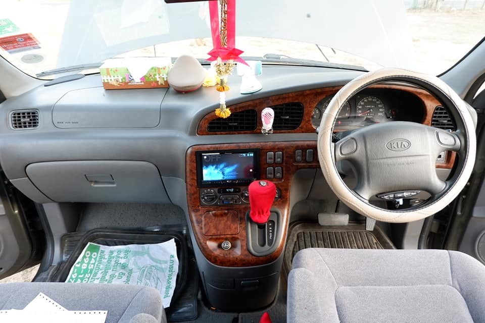 Kia Carnival ปี 2001 สีน้ำตาล (รูปที่ 10)