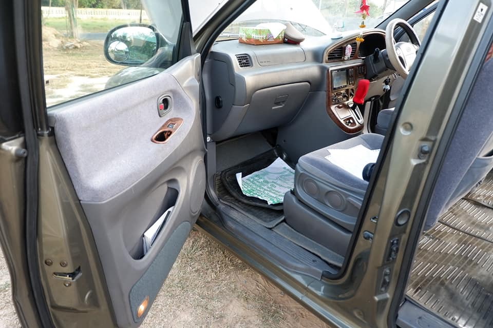 Kia Carnival ปี 2001 สีน้ำตาล (รูปที่ 6)