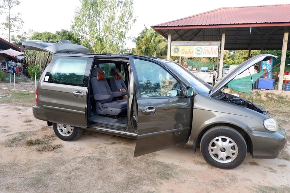 Kia Carnival ปี 2001 สีน้ำตาล (รูปที่ 3)