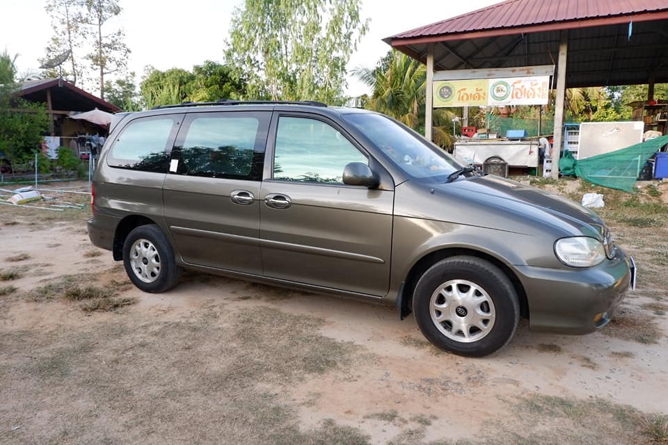 Kia Carnival ปี 2001 สีน้ำตาล (รูปที่ 13)