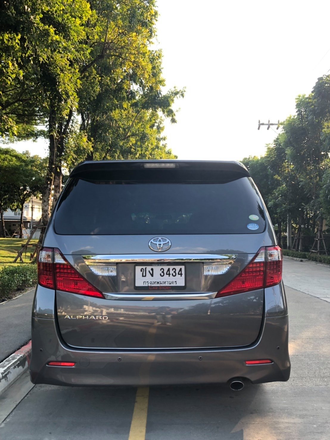 Toyota Alphard ปี 2011 สีเทา (รูปที่ 16)