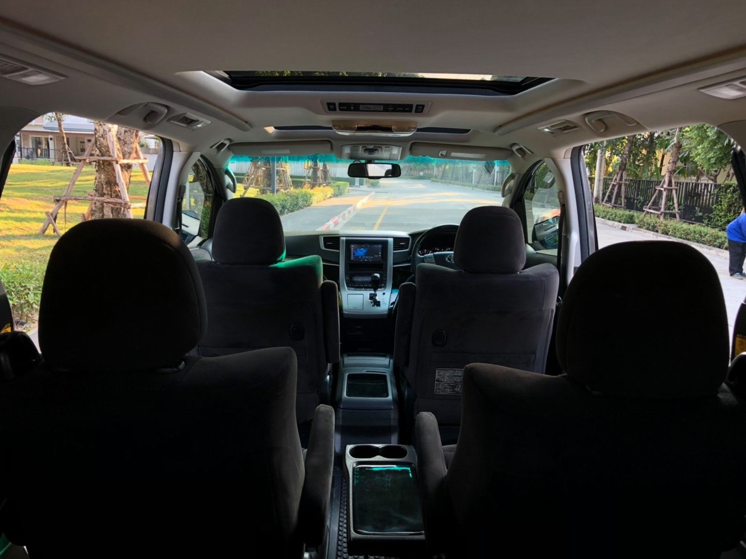 Toyota Alphard ปี 2011 สีเทา (รูปที่ 9)