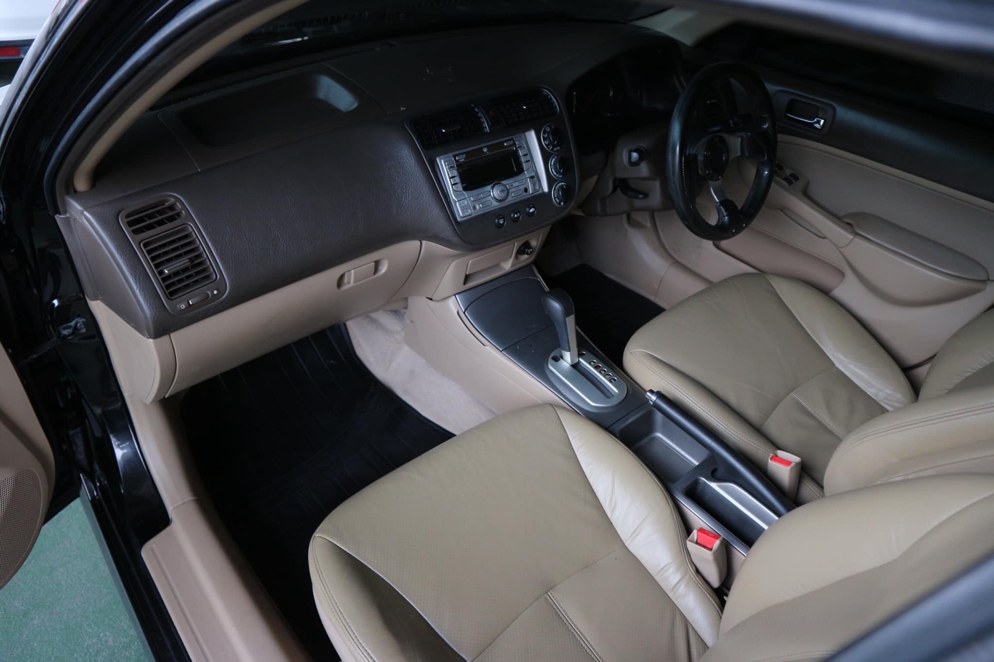 Honda Civic ES (Dimension) โฉม ตาเหยี่ยว ปี 2005 สีดำ (รูปที่ 6)