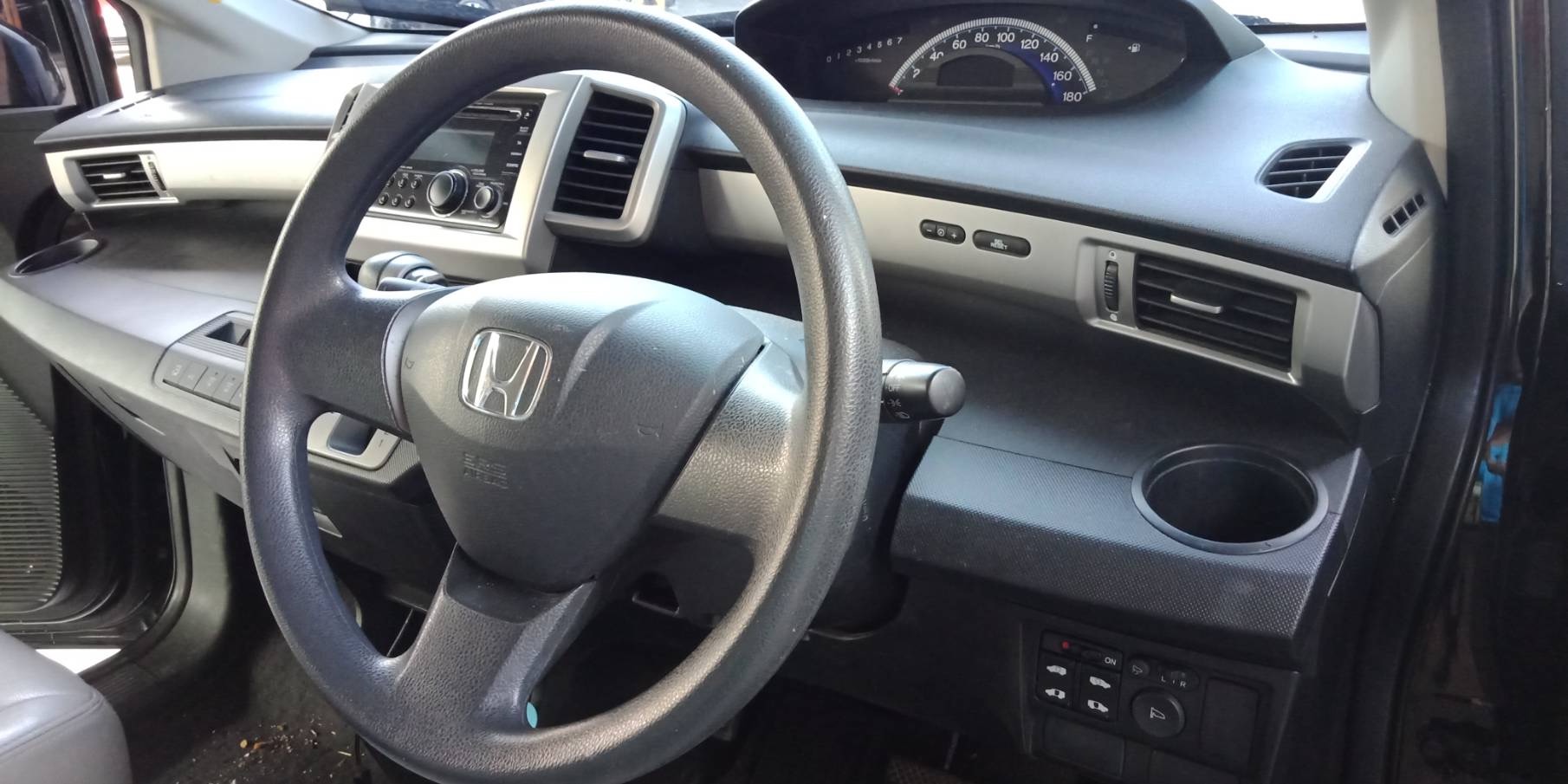 Honda Freed ปี 2013 สีดำ (รูปที่ 9)