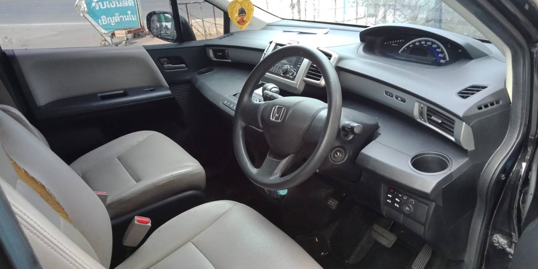 Honda Freed ปี 2013 สีดำ (รูปที่ 6)