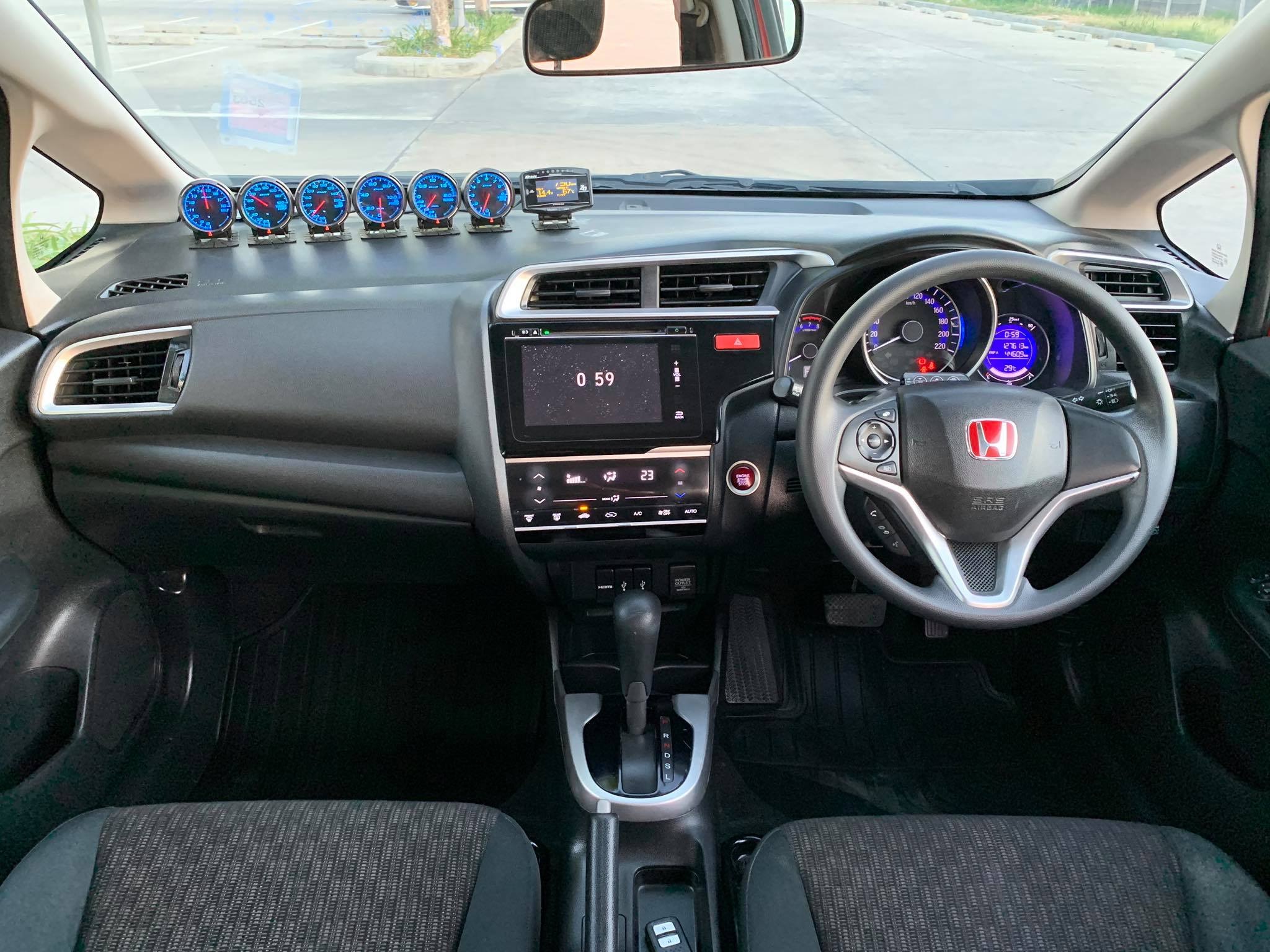Honda Jazz GK ปี 2015 สีแดง (รูปที่ 3)