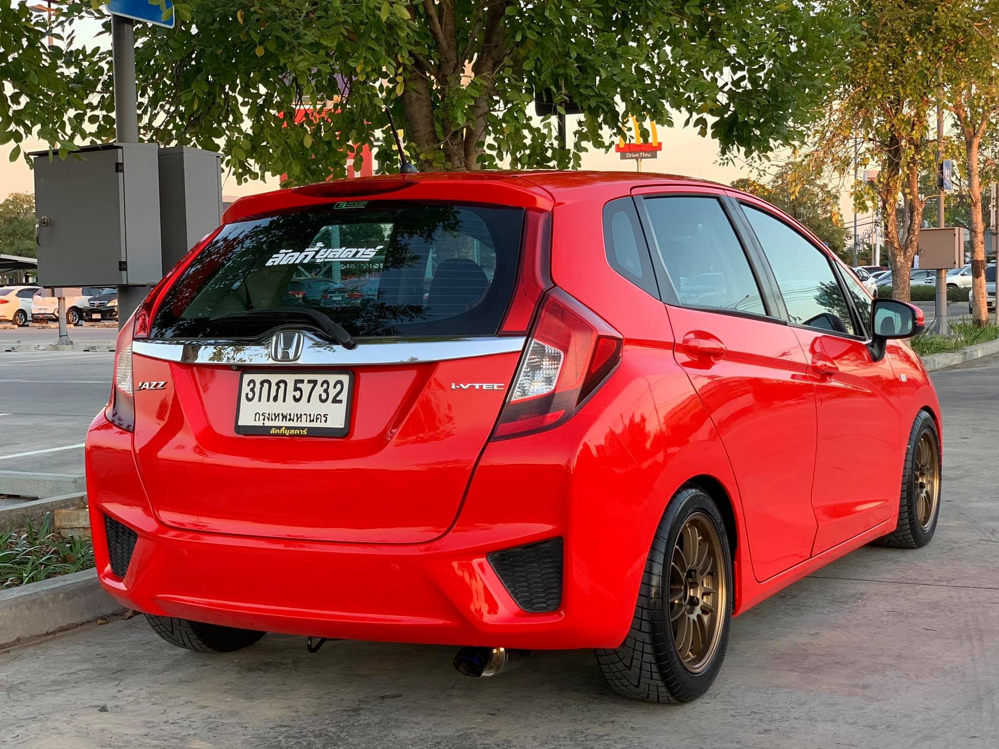 Honda Jazz GK ปี 2015 สีแดง