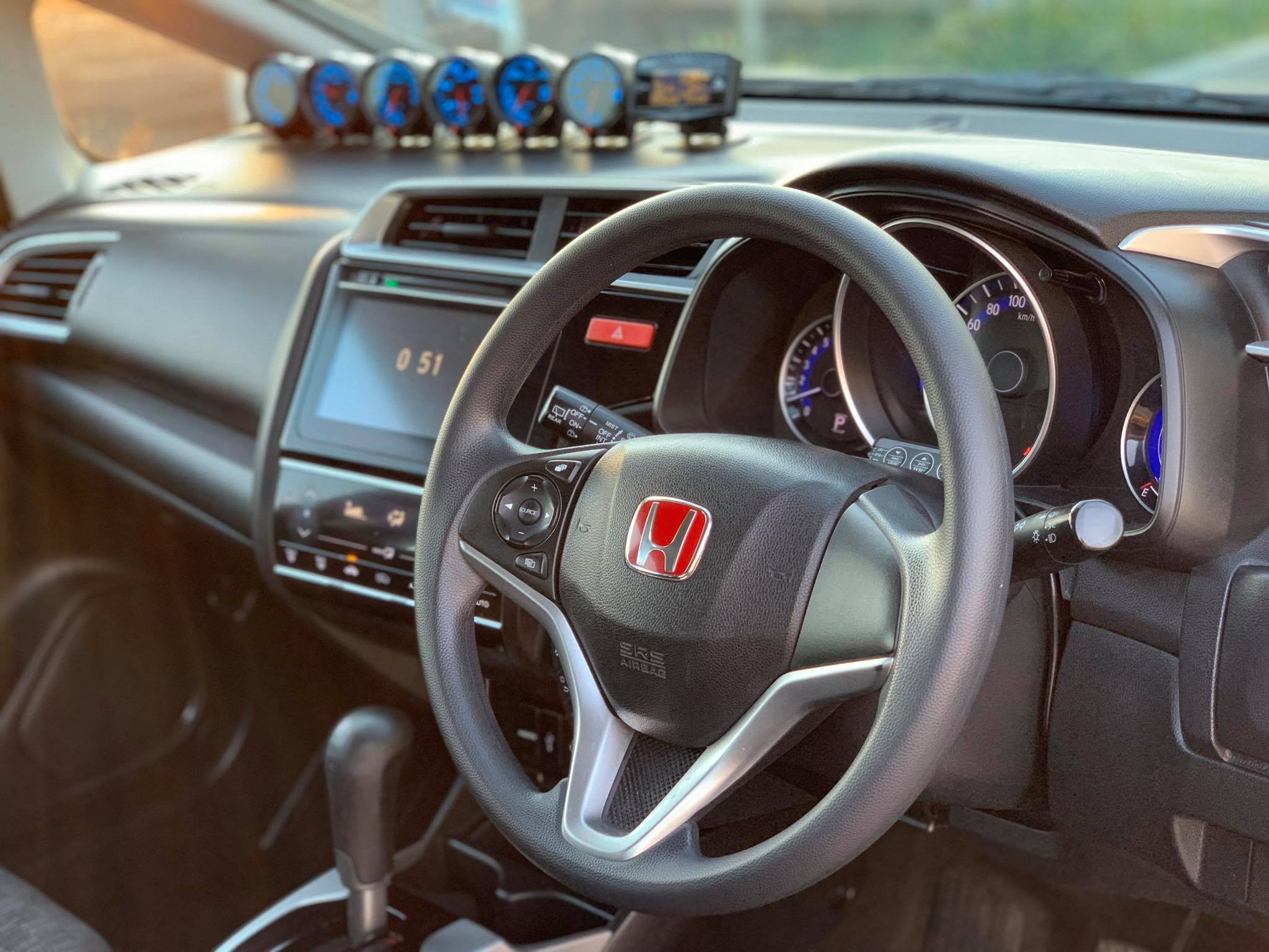 Honda Jazz GK ปี 2015 สีแดง (รูปที่ 6)