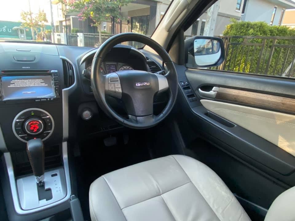 Isuzu MU-X ปี 2016 สีขาว (รูปที่ 8)