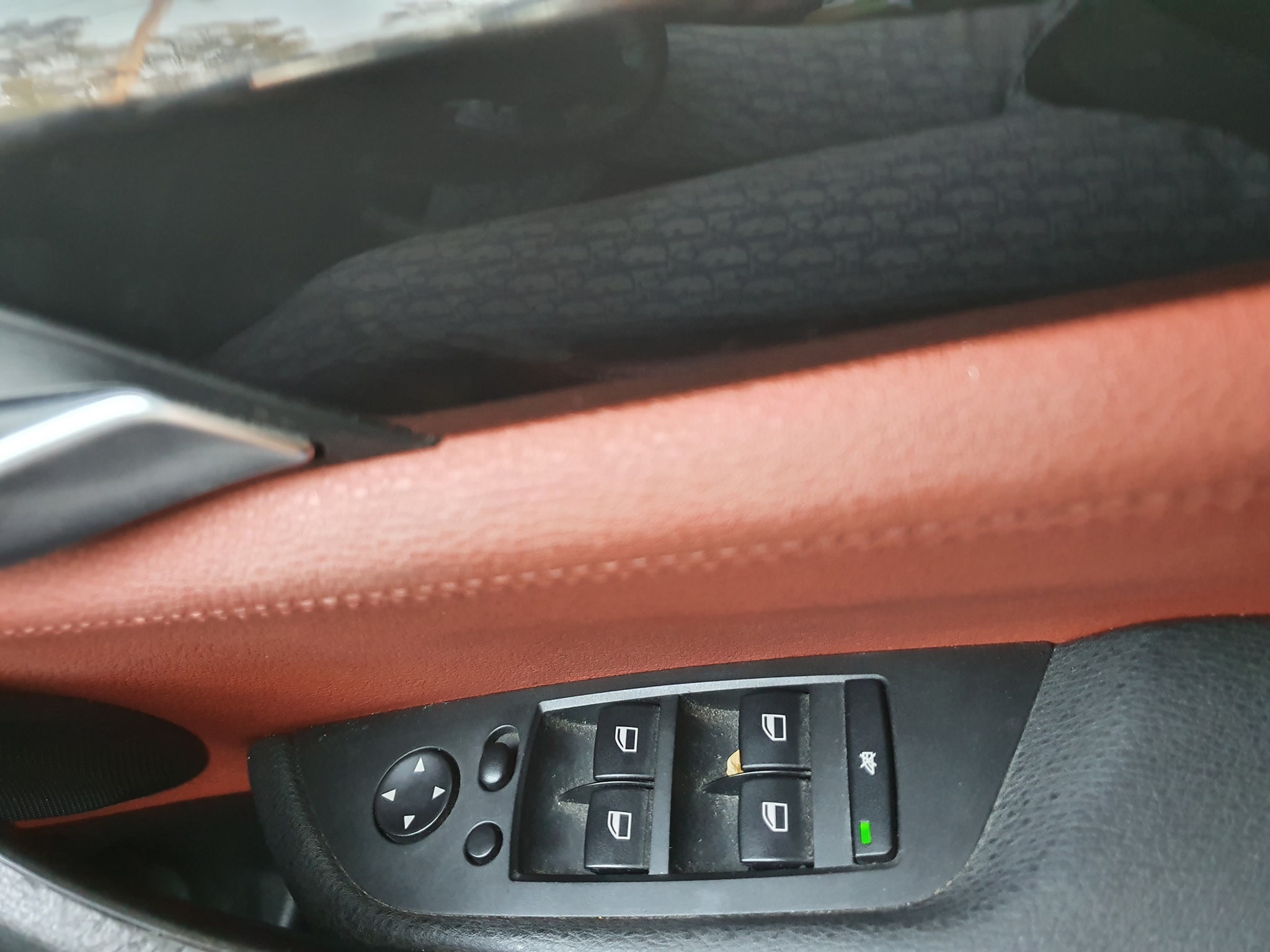 BMW X1 E84 2.0 ปี 2015 สีเงิน (รูปที่ 6)