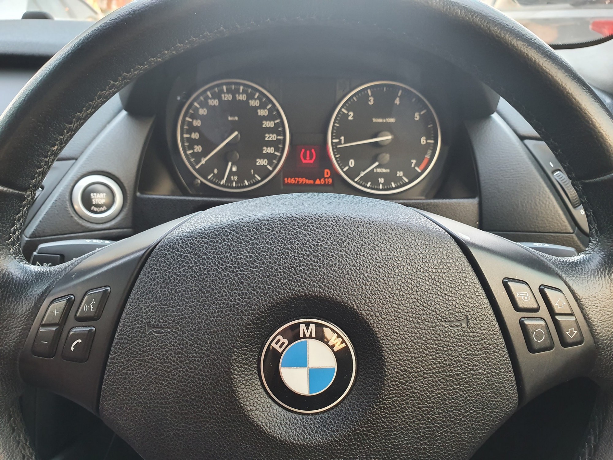 BMW X1 E84 2.0 ปี 2015 สีเงิน (รูปที่ 7)