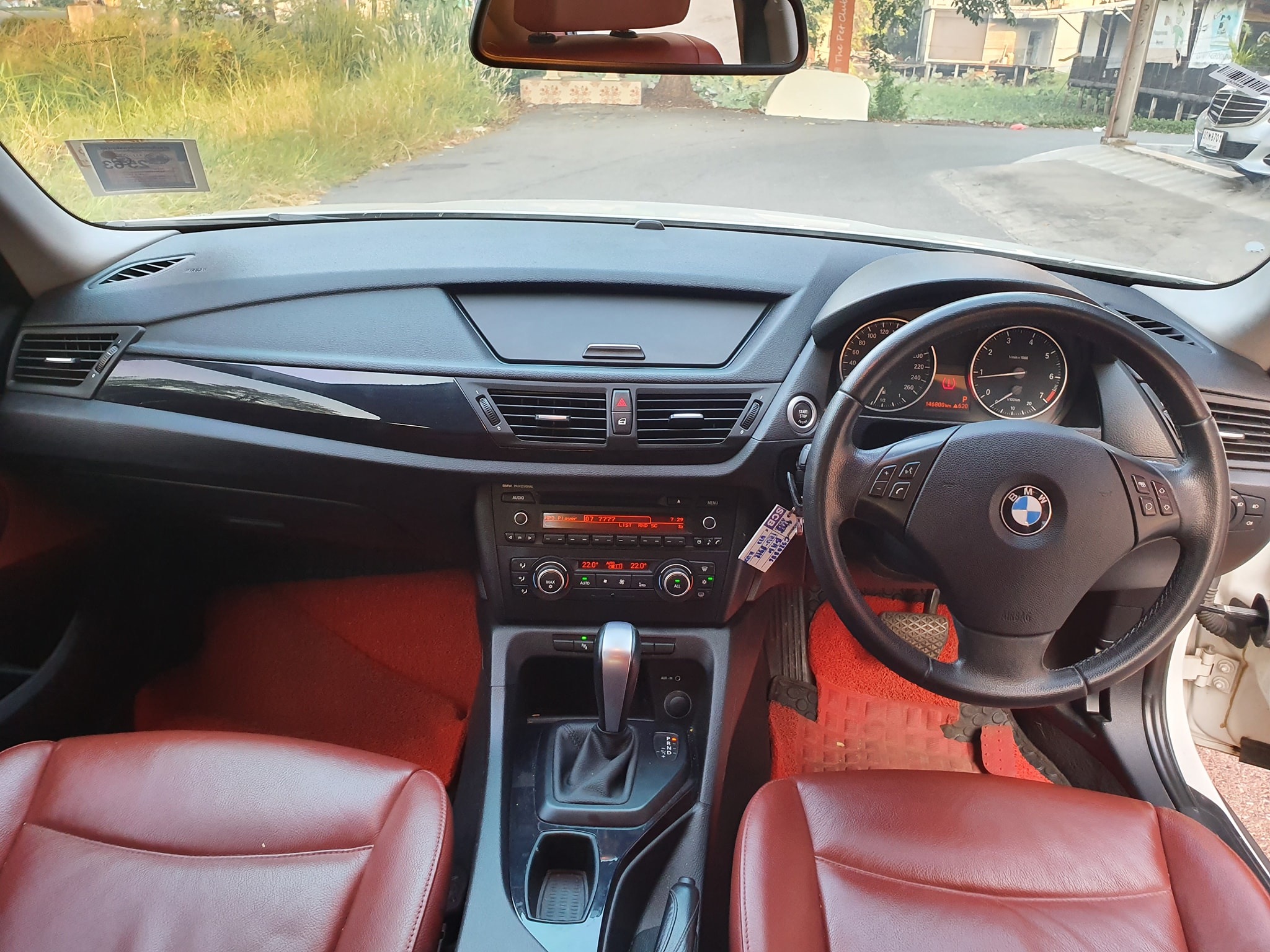 BMW X1 E84 2.0 ปี 2015 สีเงิน (รูปที่ 4)