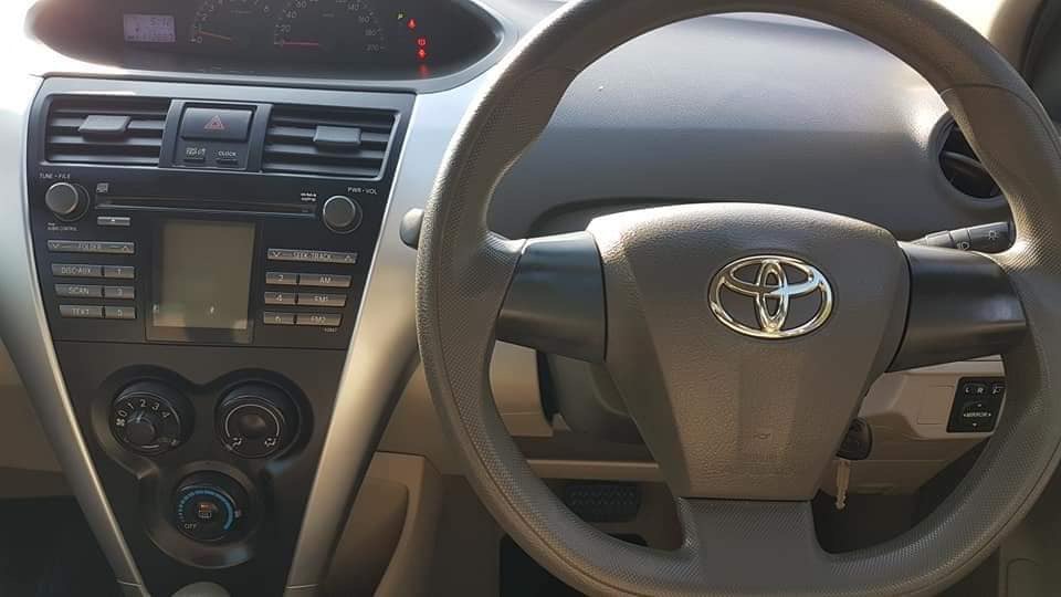 Toyota Vios ปี 2012 สีเงิน