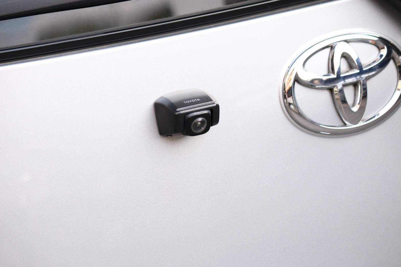 Toyota bB ปี 2011 สีเงิน (รูปที่ 18)