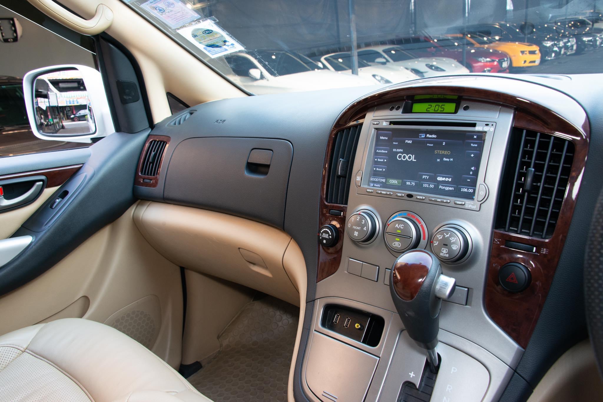 Hyundai Grand Starex ปี 2011 สีขาว (รูปที่ 18)