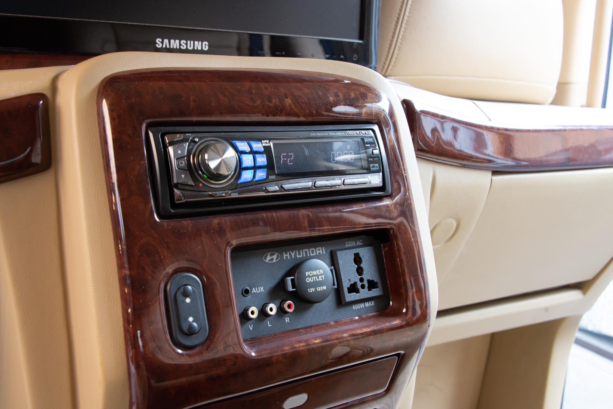 Hyundai Grand Starex ปี 2011 สีขาว (รูปที่ 22)