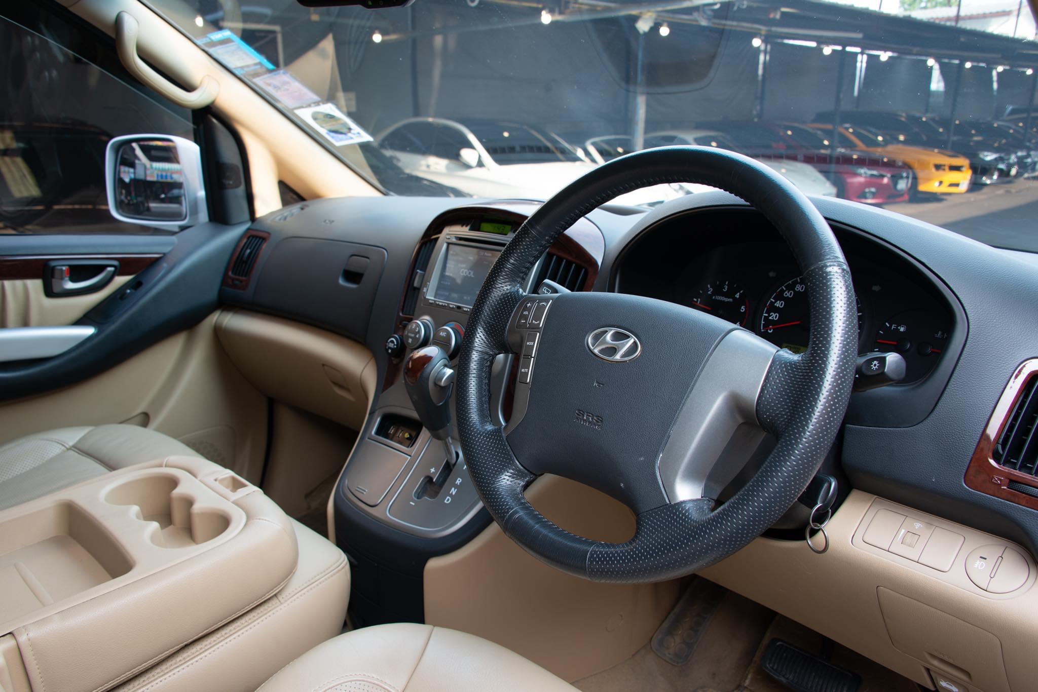 Hyundai Grand Starex ปี 2011 สีขาว (รูปที่ 9)
