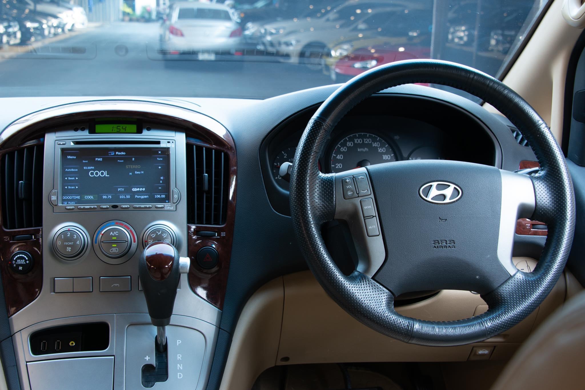 Hyundai Grand Starex ปี 2011 สีขาว (รูปที่ 10)