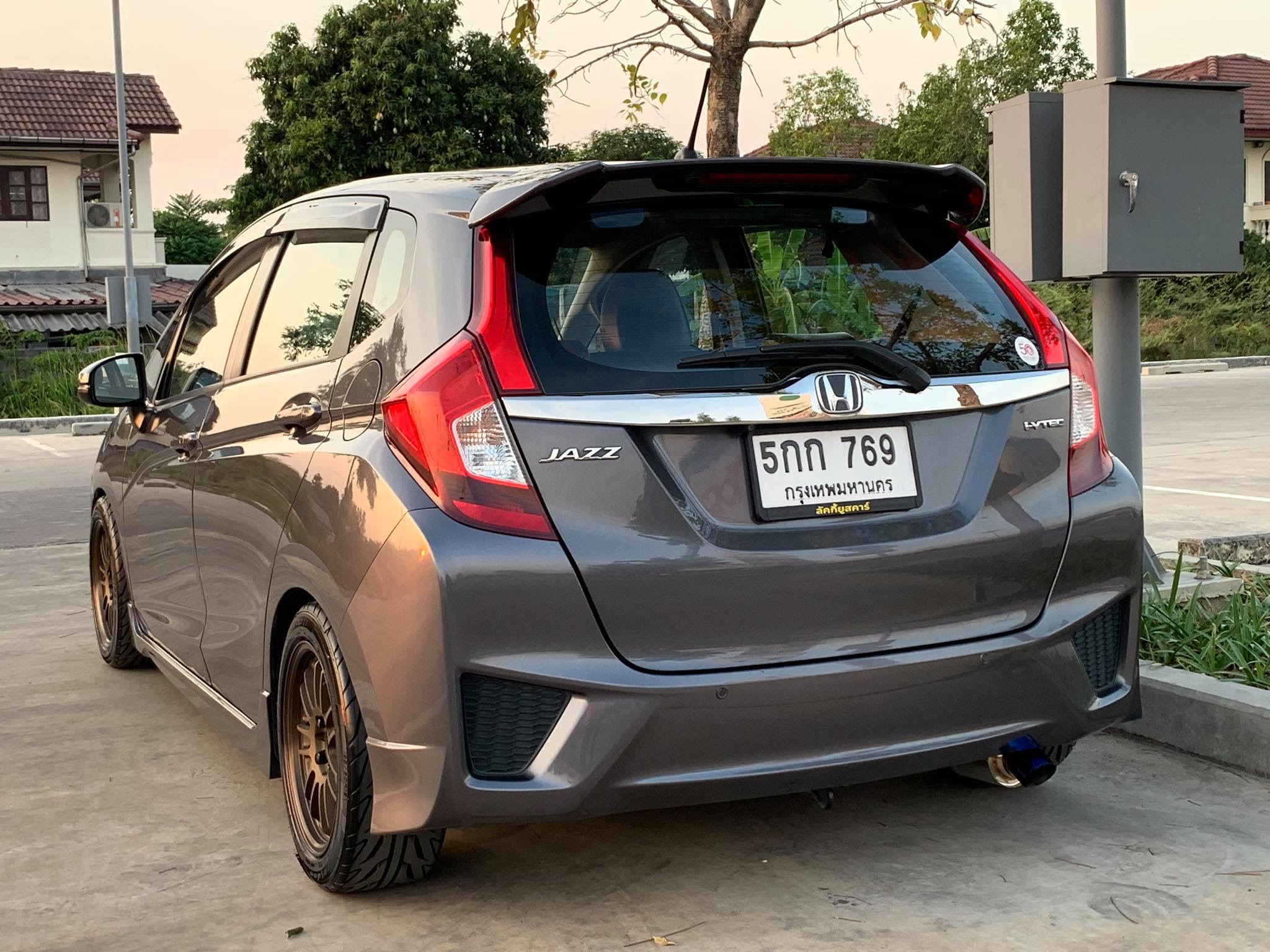 Honda Jazz GK ปี 2016 สีเทา (รูปที่ 8)