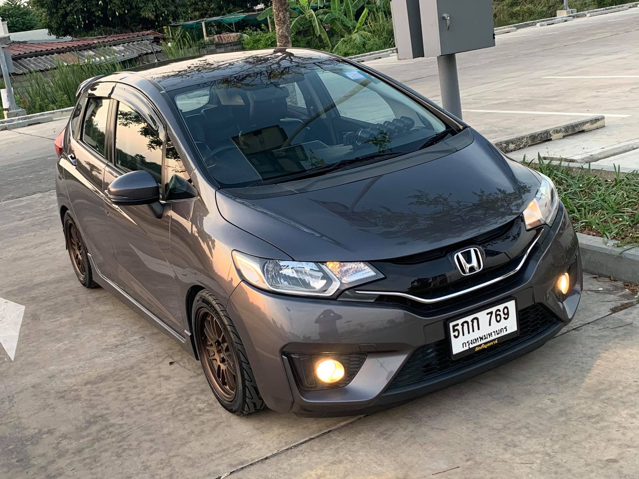 Honda Jazz GK ปี 2016 สีเทา (รูปที่ 10)
