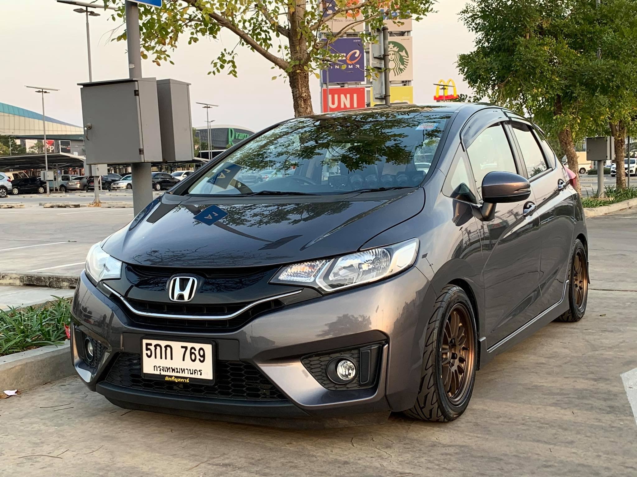 Honda Jazz GK ปี 2016 สีเทา