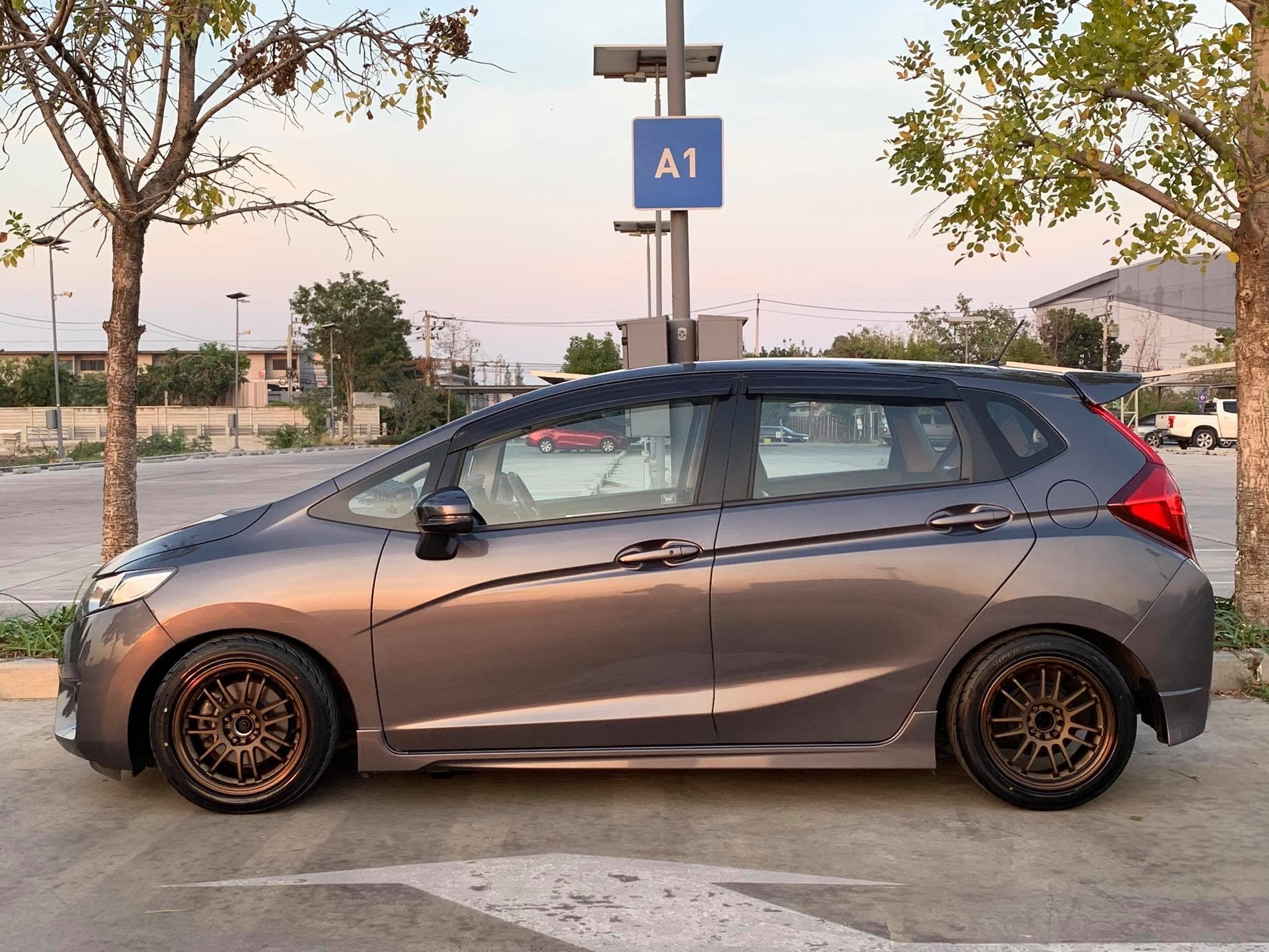 Honda Jazz GK ปี 2016 สีเทา (รูปที่ 4)