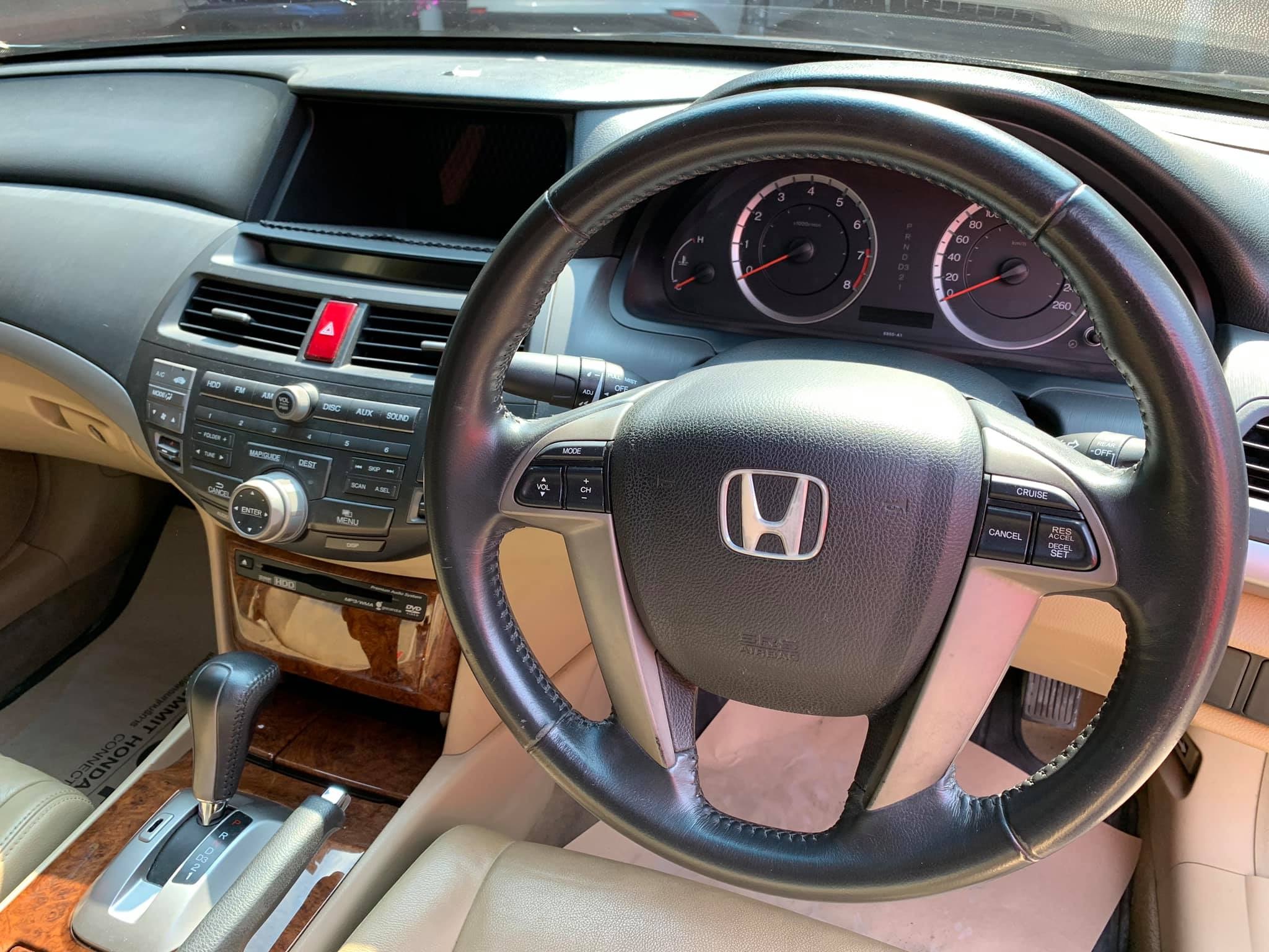 Honda Accord Gen 8 ปี 2010 สีดำ (รูปที่ 16)