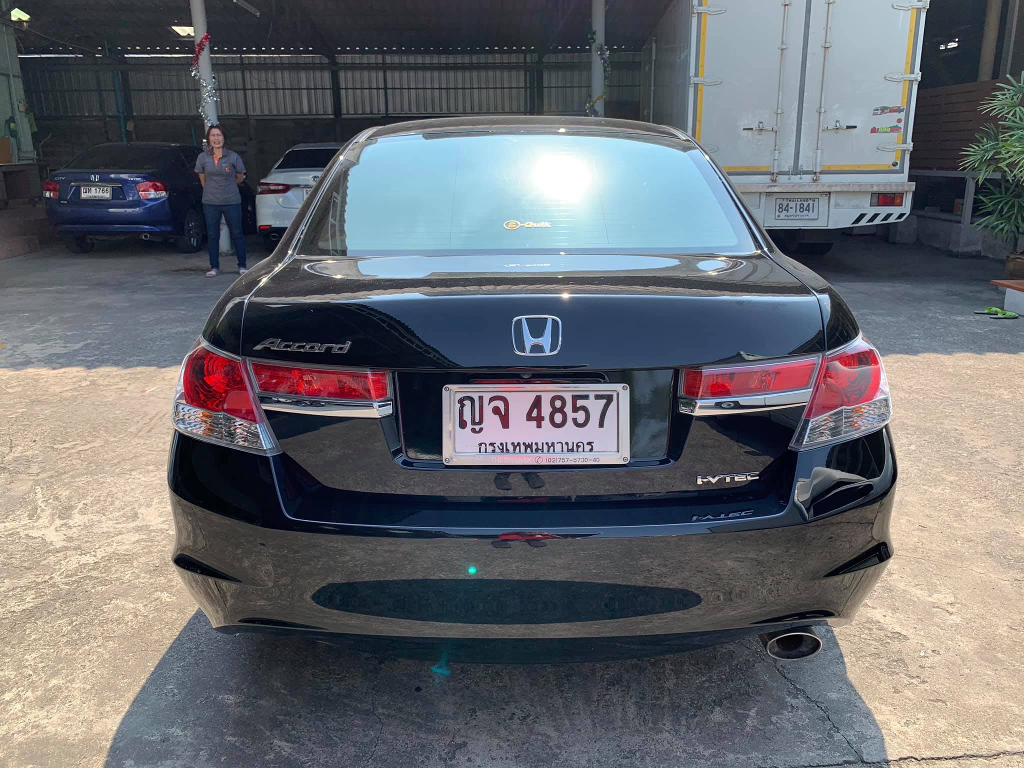 Honda Accord Gen 8 ปี 2010 สีดำ (รูปที่ 12)