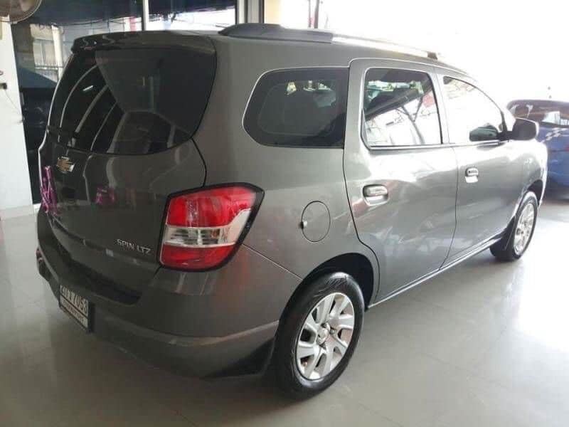 Chevrolet Spin ปี 2013 สีเทา (รูปที่ 4)