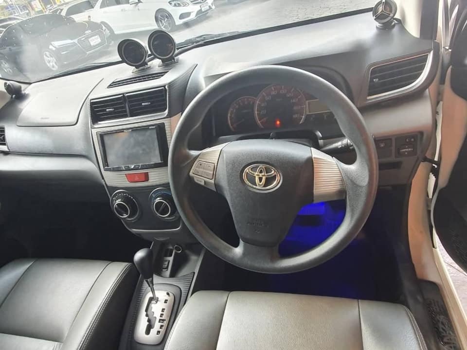 Toyota Avanza ปี 2013 สีขาว (รูปที่ 6)