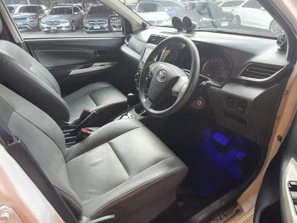 Toyota Avanza ปี 2013 สีขาว (รูปที่ 5)