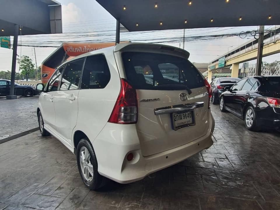 Toyota Avanza ปี 2013 สีขาว (รูปที่ 4)