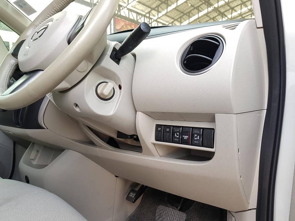 Mazda Biante ปี 2011 สีขาว (รูปที่ 9)