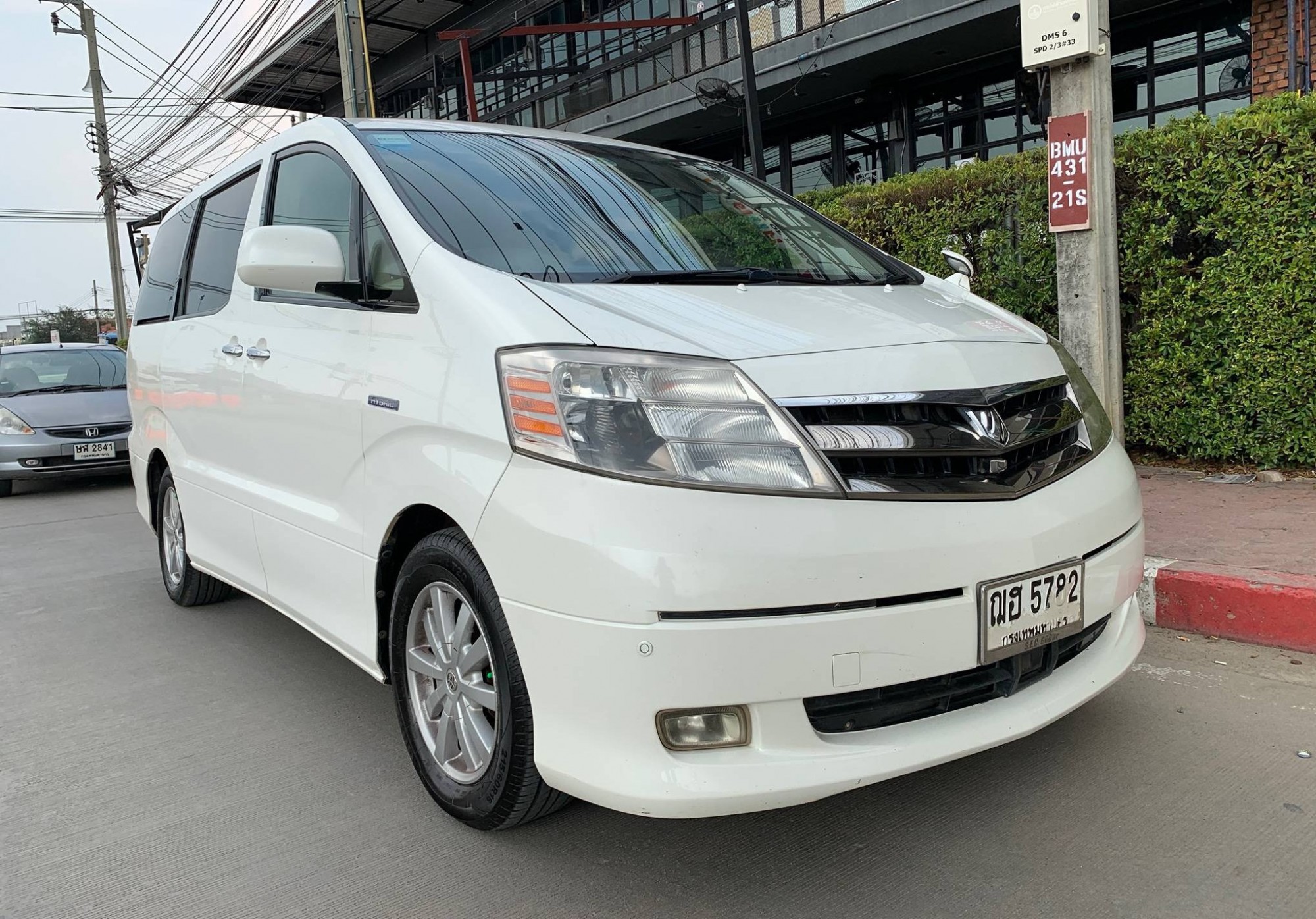Toyota Alphard ปี 2008 สีขาว
