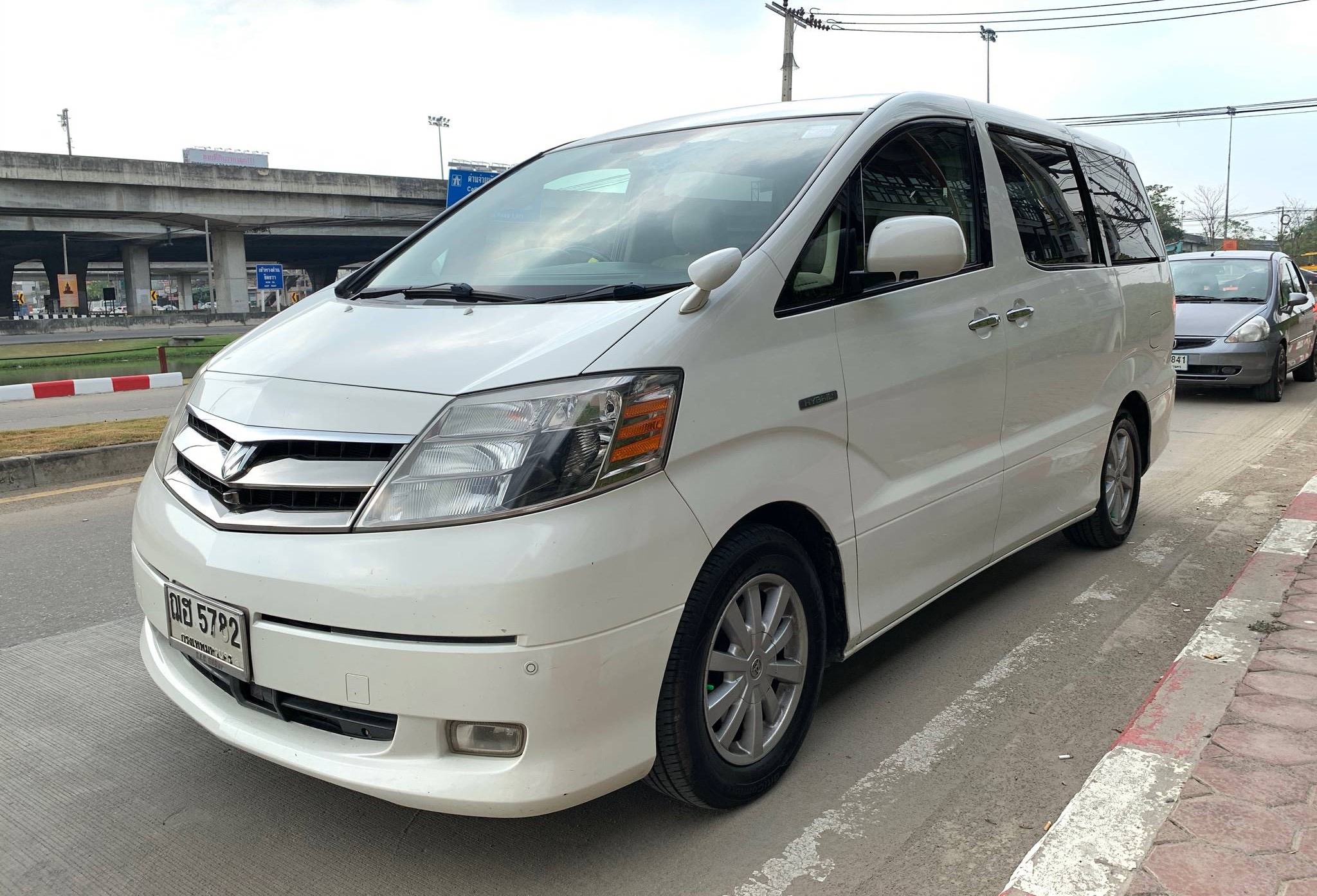 Toyota Alphard ปี 2008 สีขาว (รูปที่ 7)