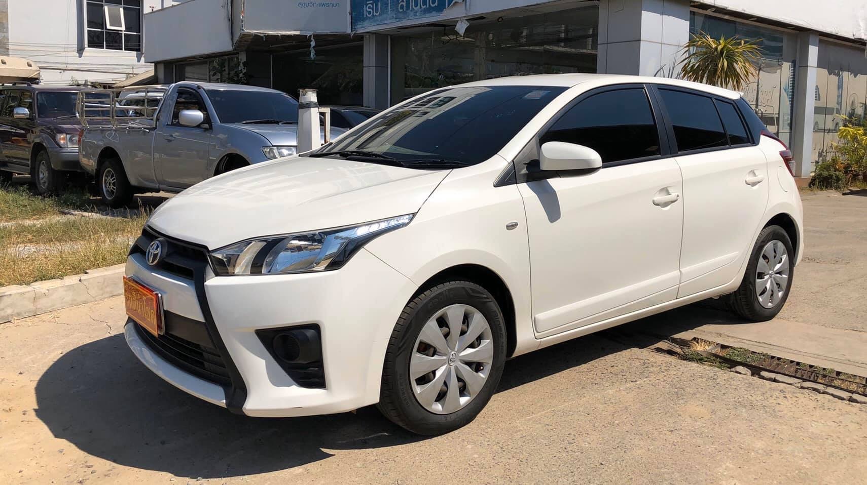 Toyota Yaris ปี 2016 สีขาว (รูปที่ 3)