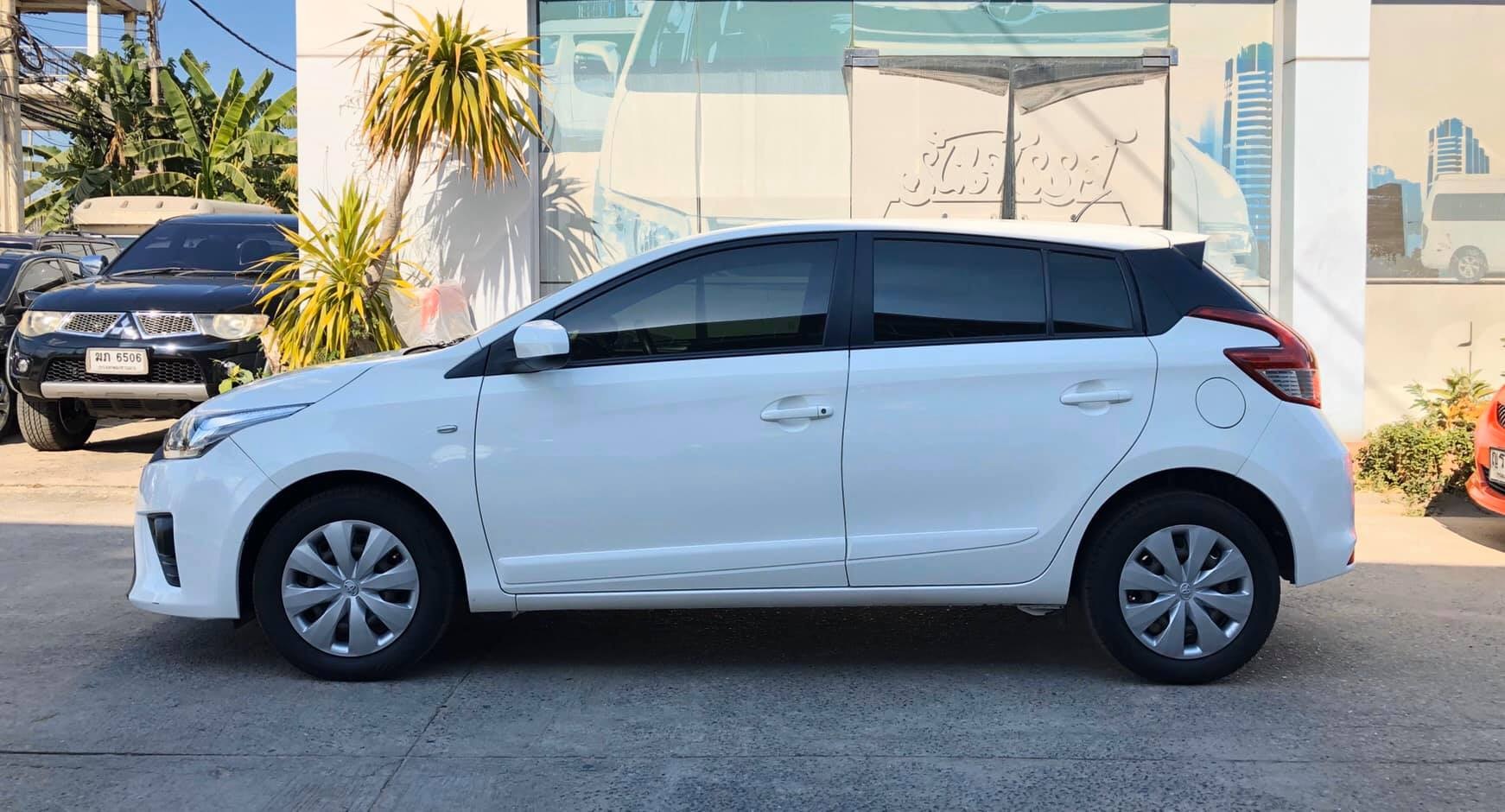 Toyota Yaris ปี 2016 สีขาว (รูปที่ 4)