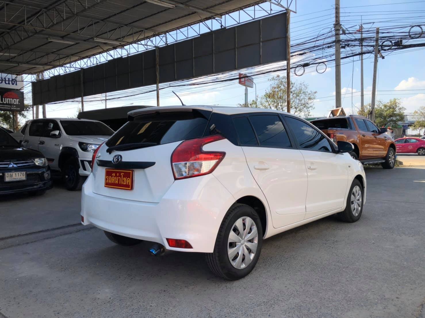 Toyota Yaris ปี 2016 สีขาว (รูปที่ 7)