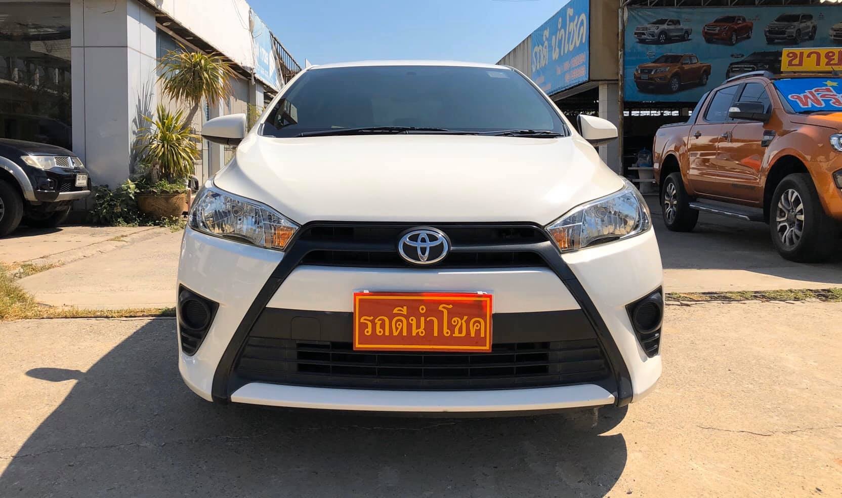 Toyota Yaris ปี 2016 สีขาว (รูปที่ 2)